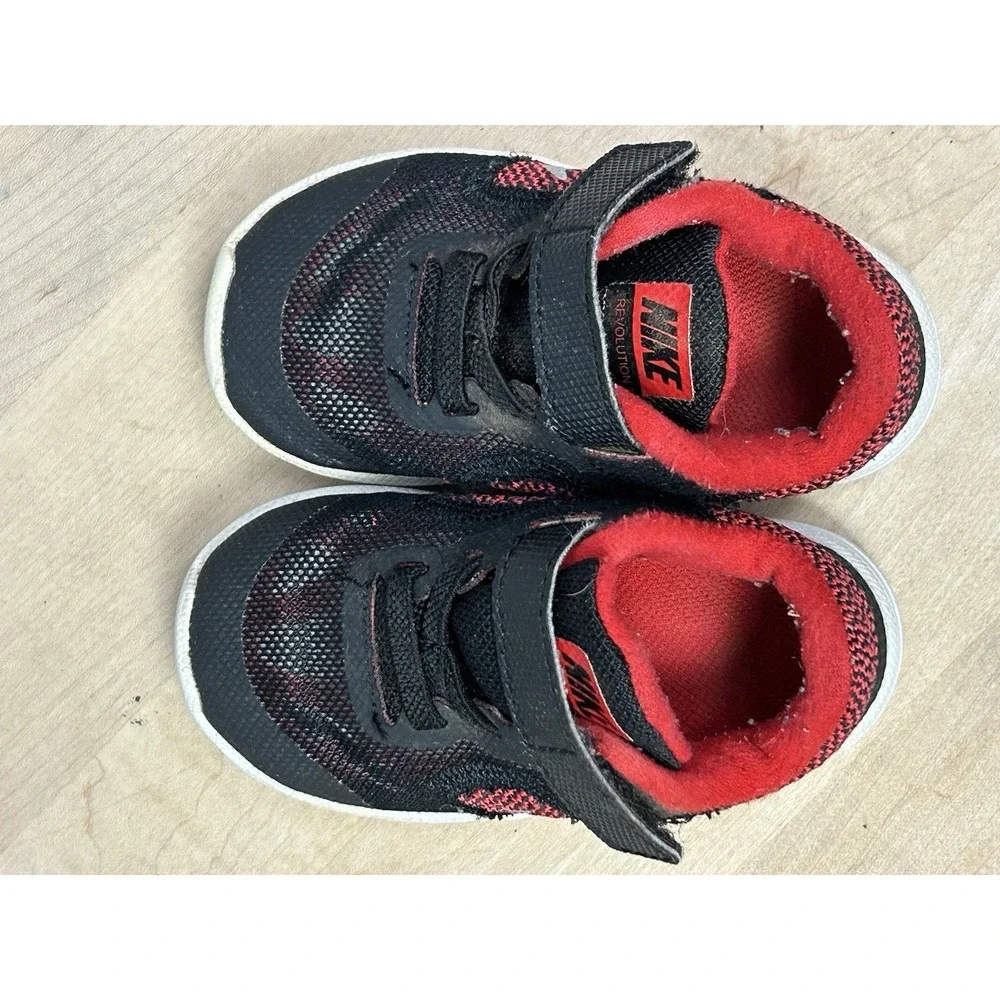Nike‎ Sneakers Toddler 5C Black Red Revolution 3 TDV 819415-600 Athletic Running